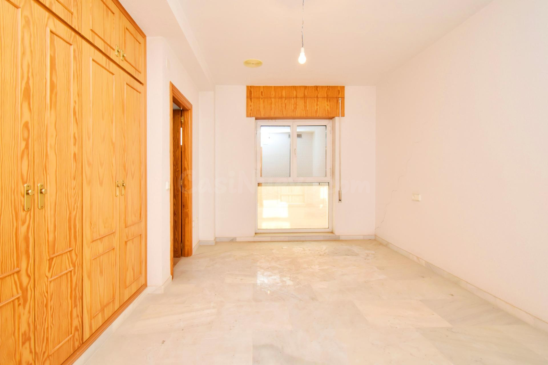 Piso de 4 dormitorios en Ejido - foto 4