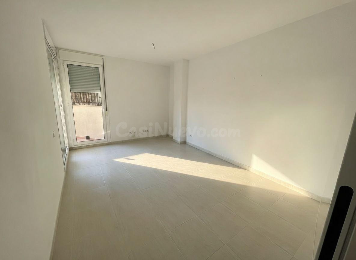 APARTAMENTO SEMINUEVO, CENTRICO, A 600 M DE LAS PLAYAS - foto 3