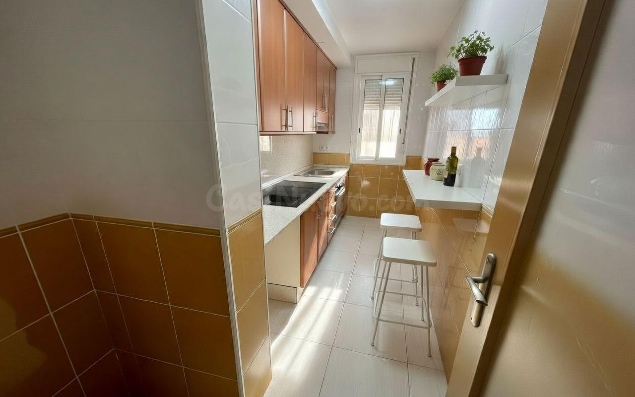 APARTAMENTO SEMINUEVO, CENTRICO, A 600 M DE LAS PLAYAS - foto 4