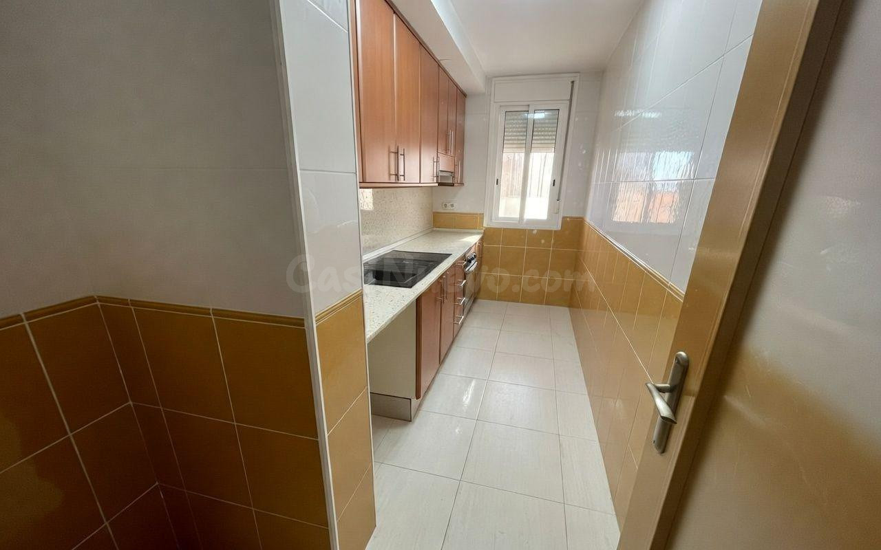 APARTAMENTO SEMINUEVO, CENTRICO, A 600 M DE LAS PLAYAS - foto 5