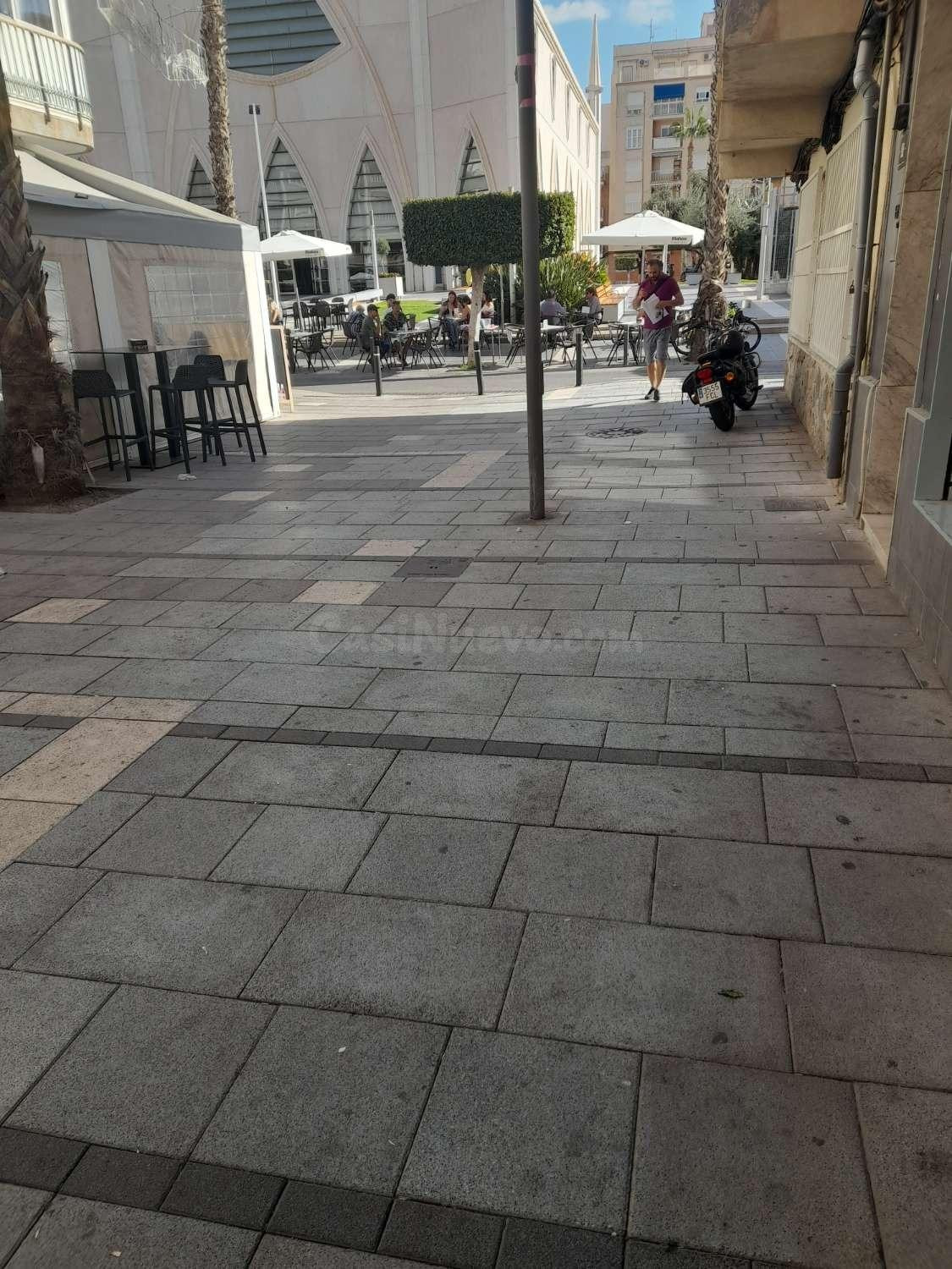 FABULOSO APARTAMENTO EN PLENO CENTRO DE TORREVIEJA A UNOS PA - foto 2