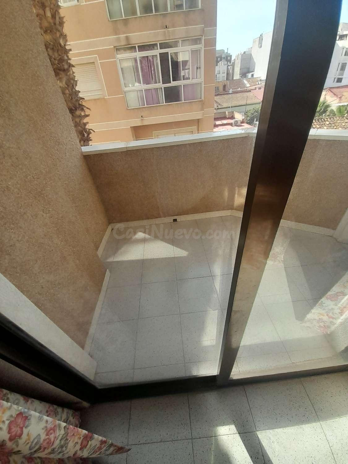 FABULOSO APARTAMENTO EN PLENO CENTRO DE TORREVIEJA A UNOS PA - foto 3