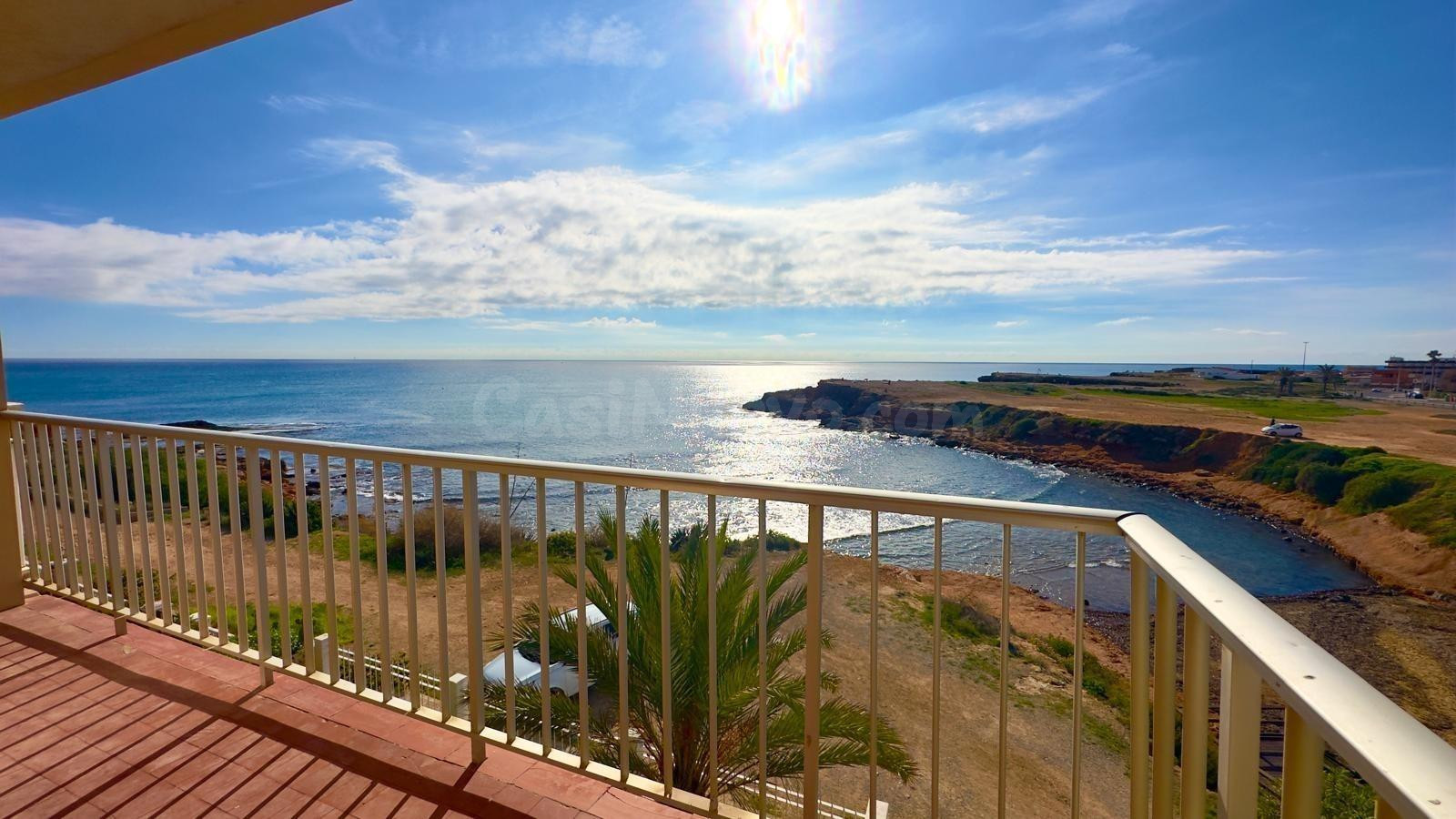 MAGNIFICO APARTAMENTO CON VISTAS AL MAR, NECESITA REFORMAR