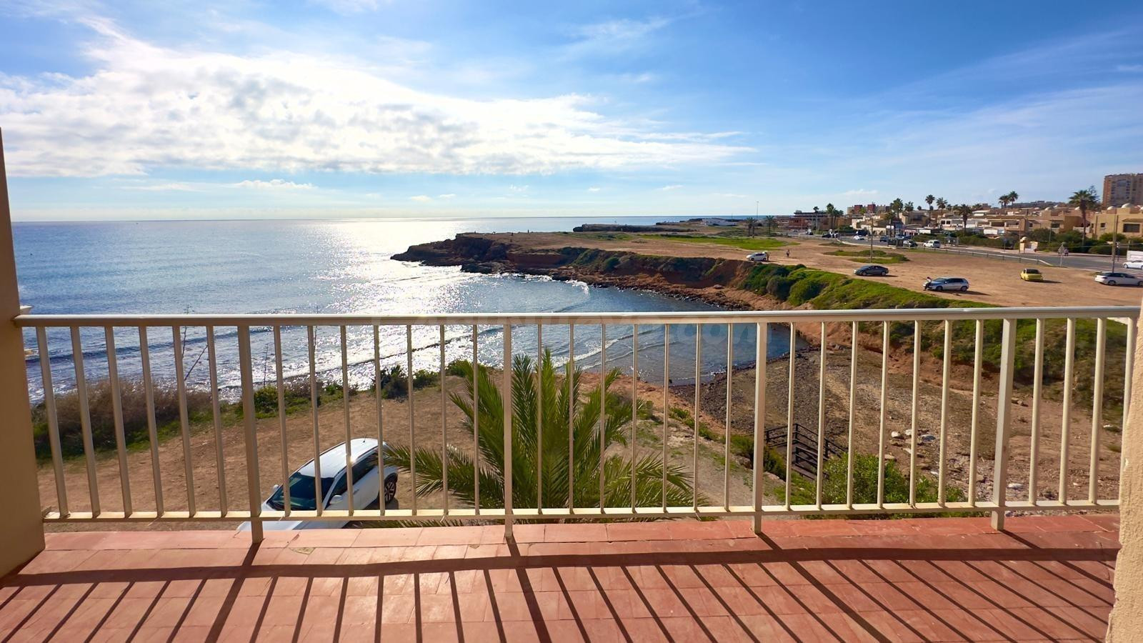MAGNIFICO APARTAMENTO CON VISTAS AL MAR, NECESITA REFORMAR - foto 2