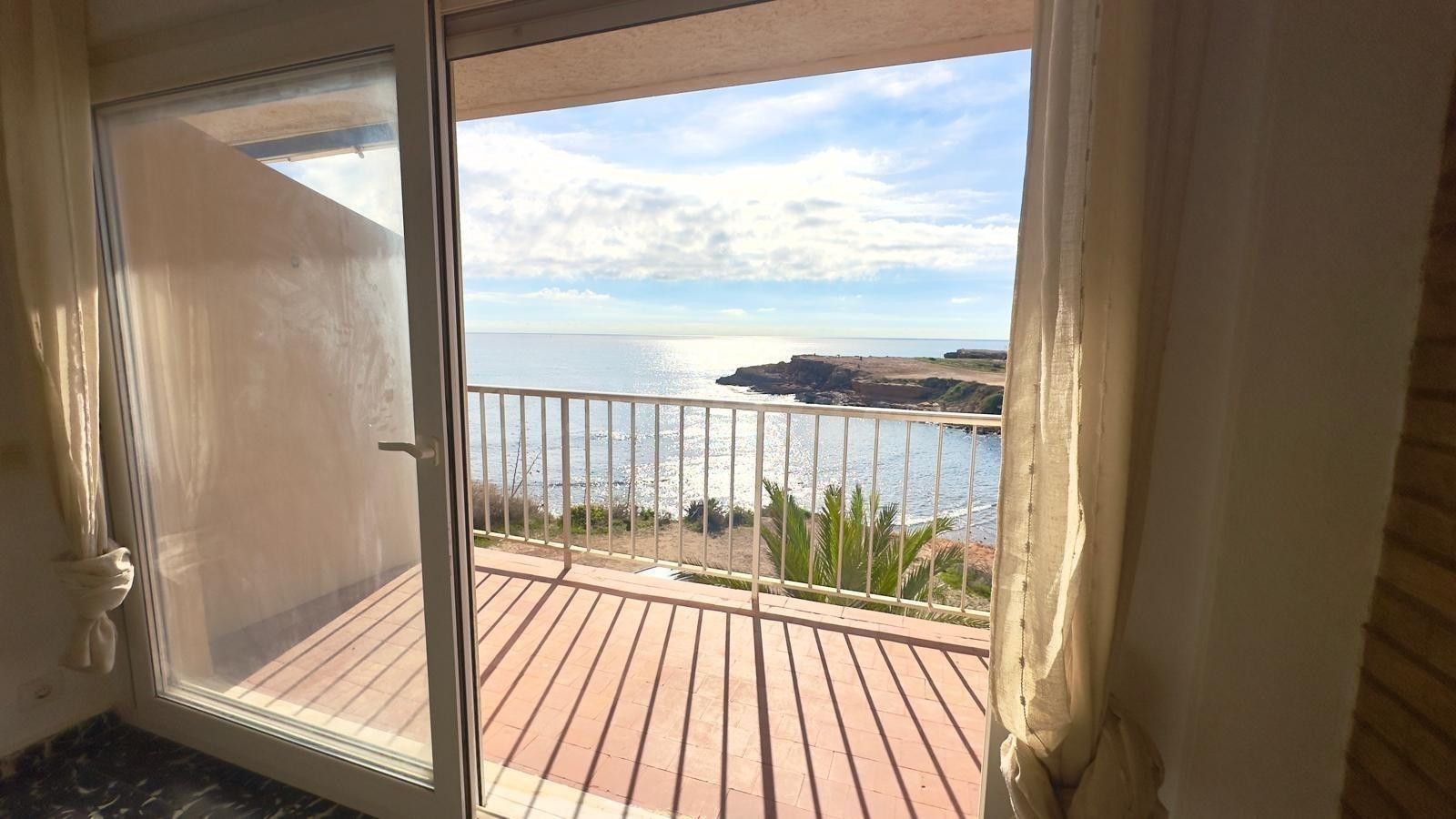 MAGNIFICO APARTAMENTO CON VISTAS AL MAR, NECESITA REFORMAR - foto 3