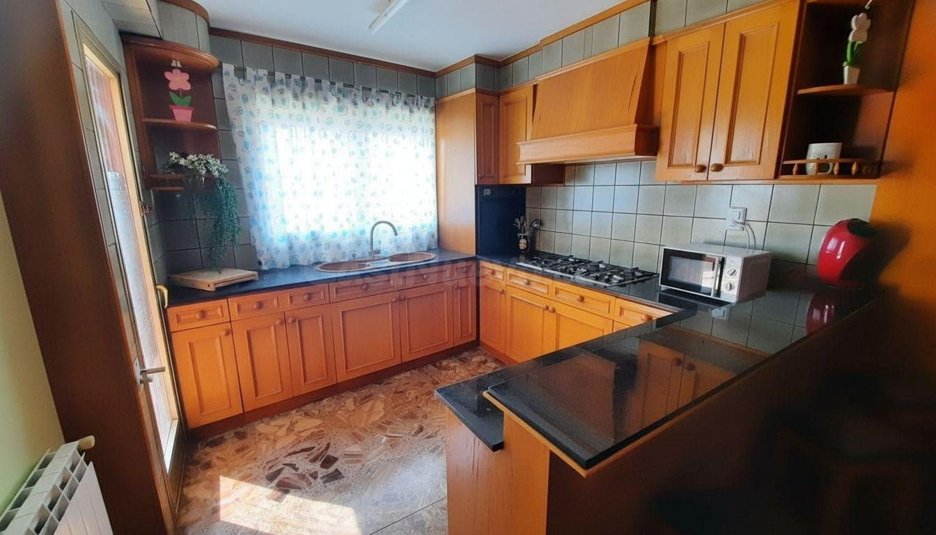 ¡Gran oportunidad! Amplia casa de 400 m2 con dos viviendas i