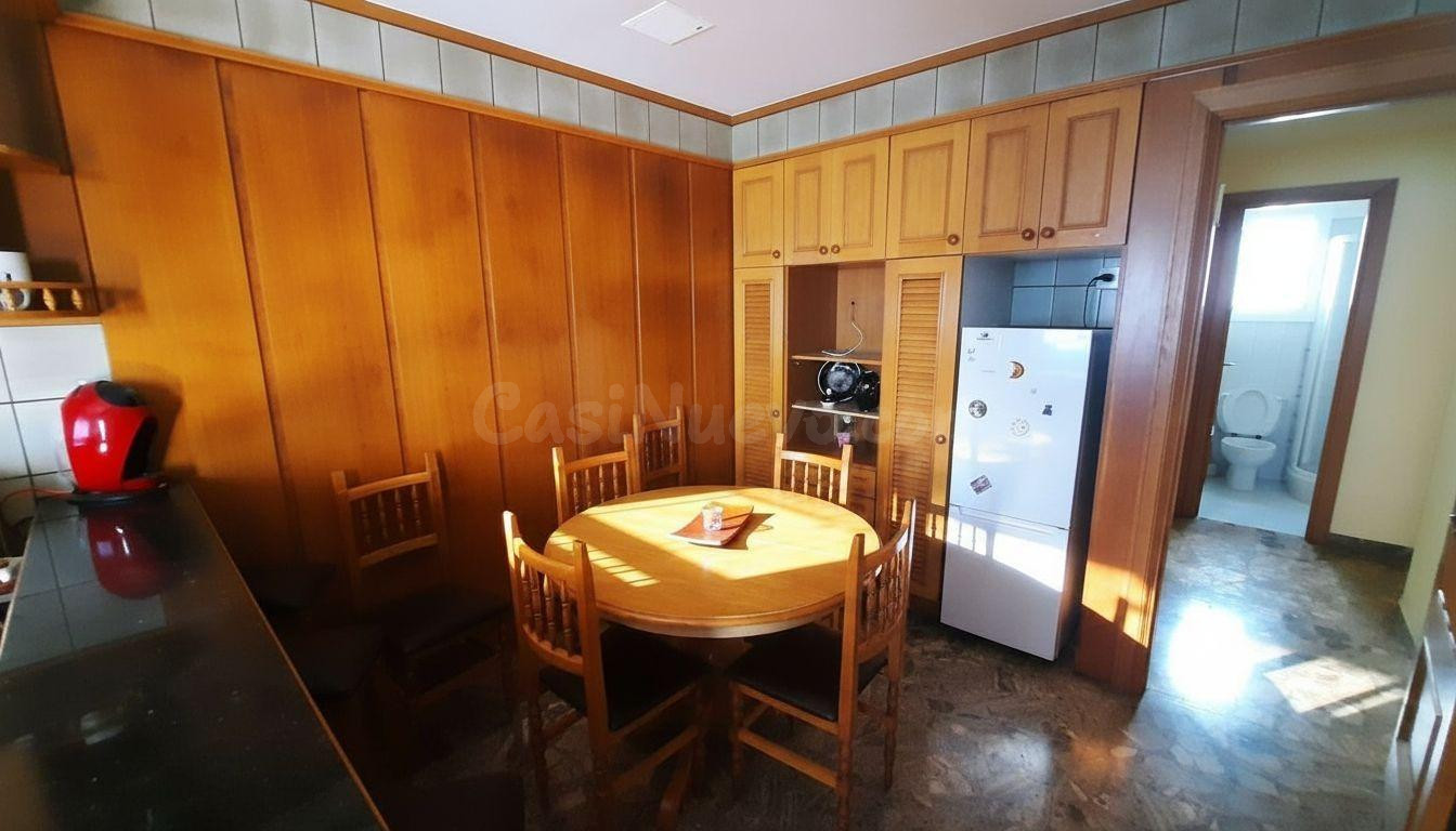 ¡Gran oportunidad! Amplia casa de 400 m2 con dos viviendas i - foto 2