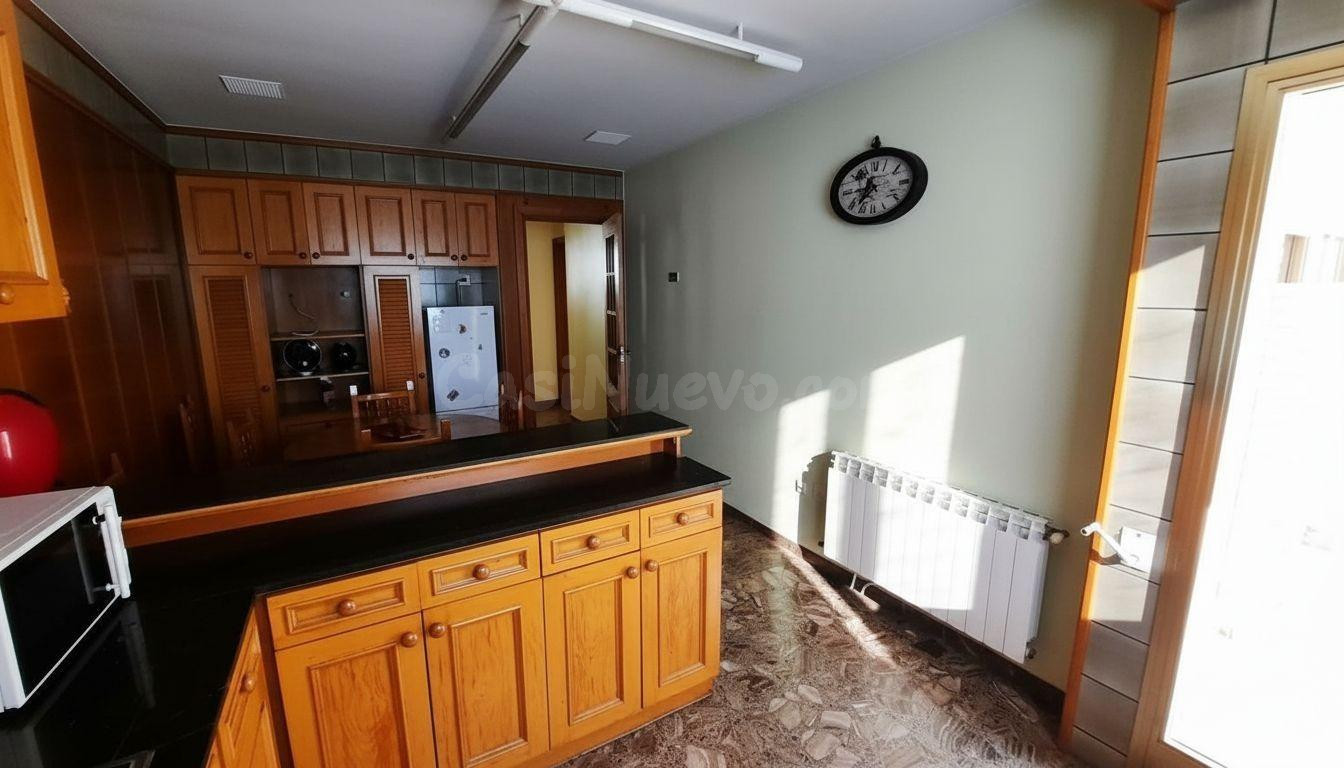 ¡Gran oportunidad! Amplia casa de 400 m2 con dos viviendas i - foto 4