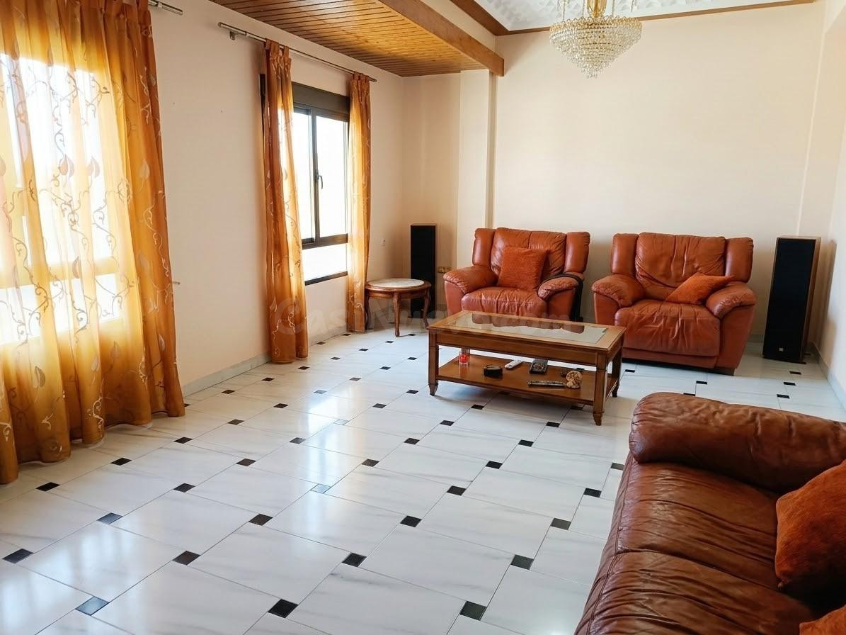 Casa Independiente con Gran Garaje y Terraza Panorámica en C