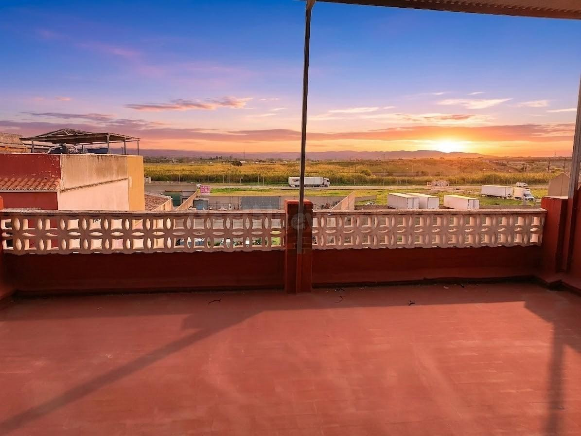 Casa Independiente con Gran Garaje y Terraza Panorámica en C - foto 2