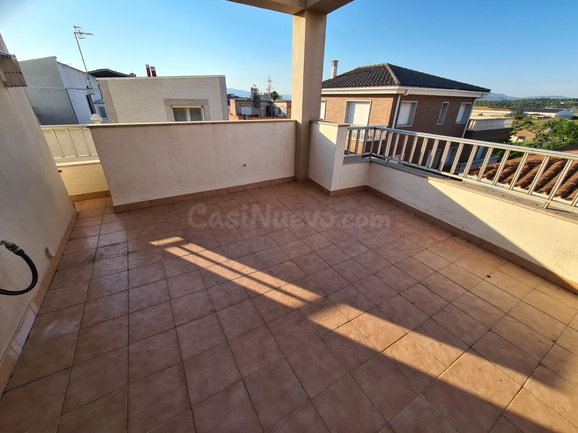 Vivienda unifamiliar de 290 m2 con 5 dormitorios y almacén p