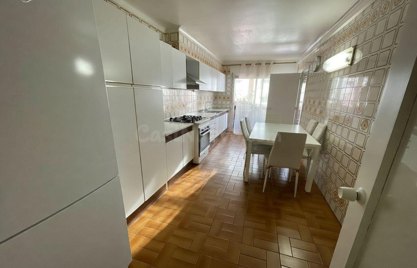 PISO DE 120 M2, CON 4 HAB., CENTRICO Y A 400 M DE LAS PLAYAS - foto 2