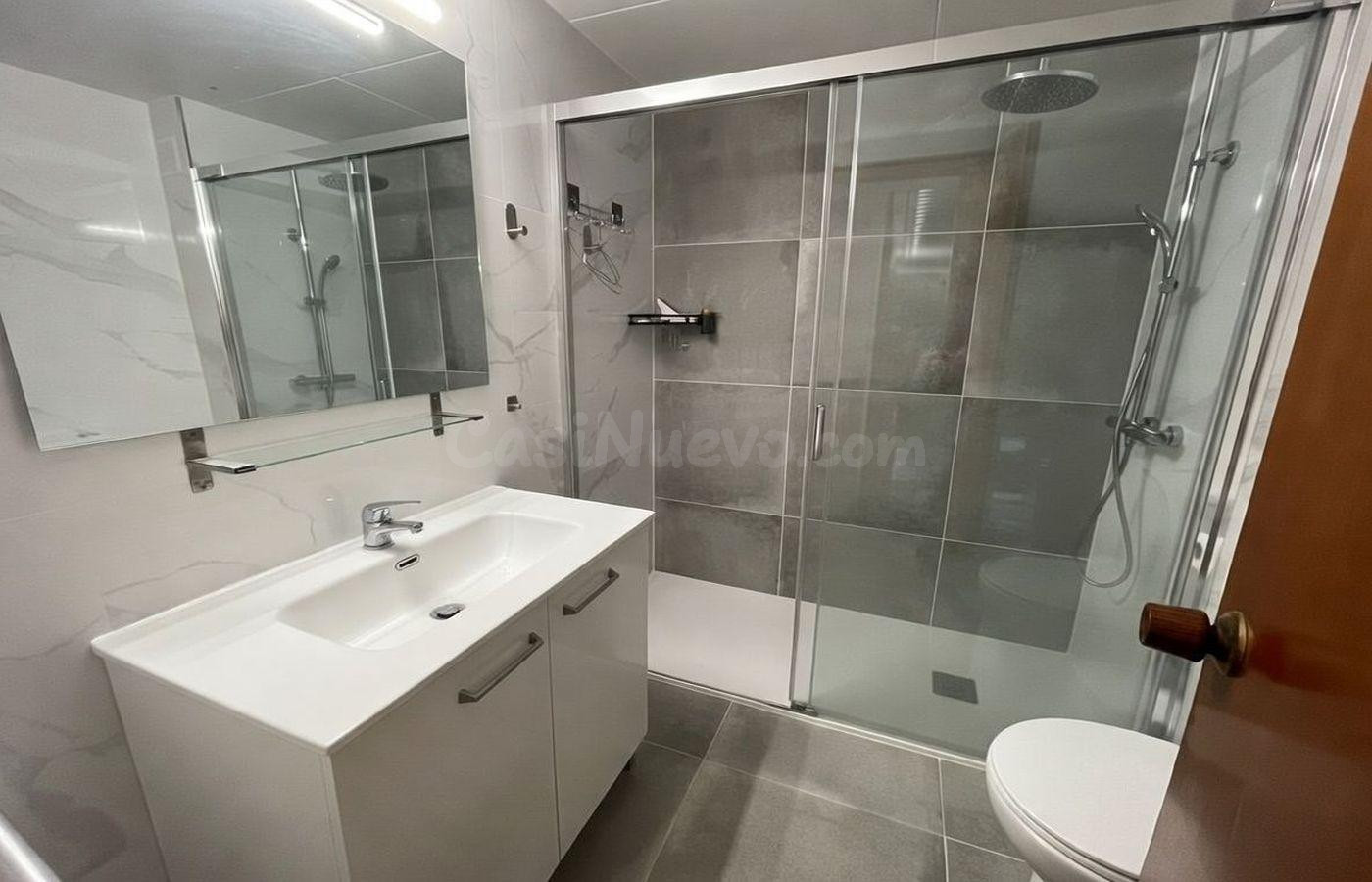 PISO DE 120 M2, CON 4 HAB., CENTRICO Y A 400 M DE LAS PLAYAS - foto 4