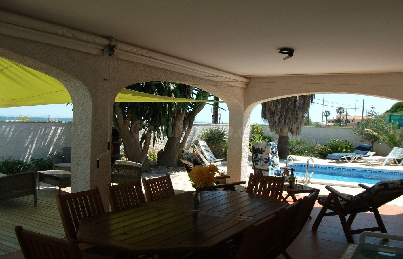 CHALET CON PISICINA, TODO EN UNA PLANTA A POCOS M DEL MAR - foto 4