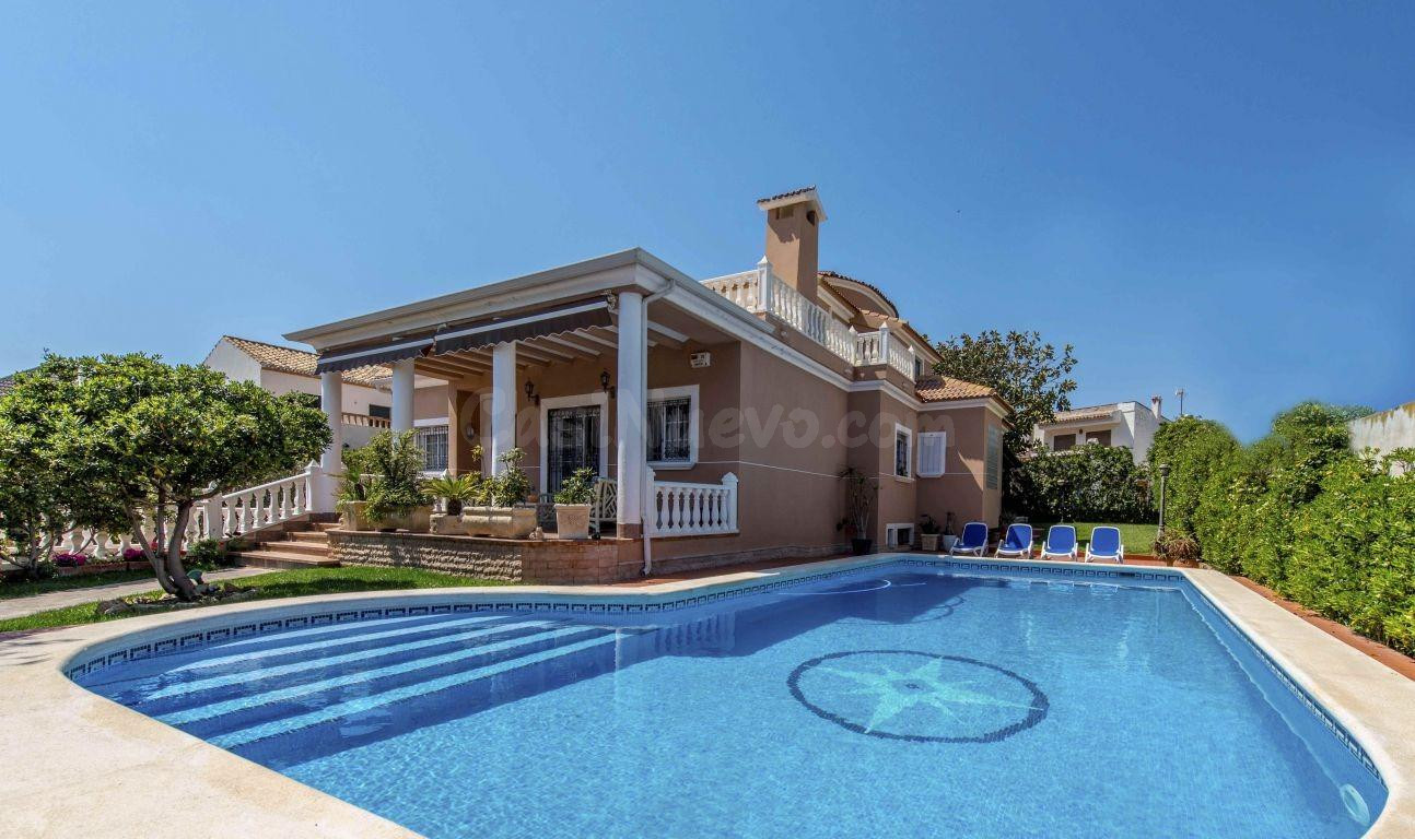 MAGNIFICA VILLA DE LUJO CON PISCINA PROPIA Y A UNOS PASOS DE