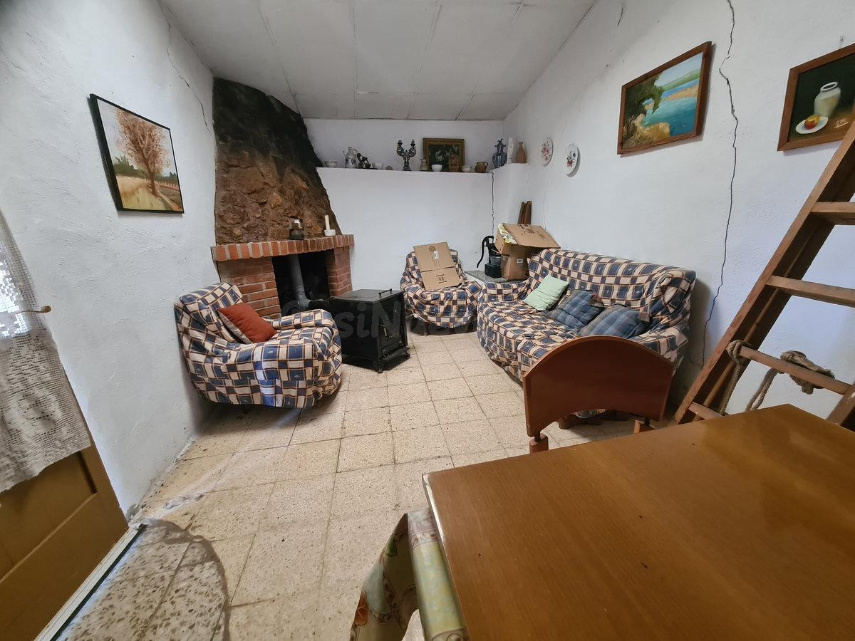 Finca rústica de 27369 m2 en Freginals, la finca dispone de 