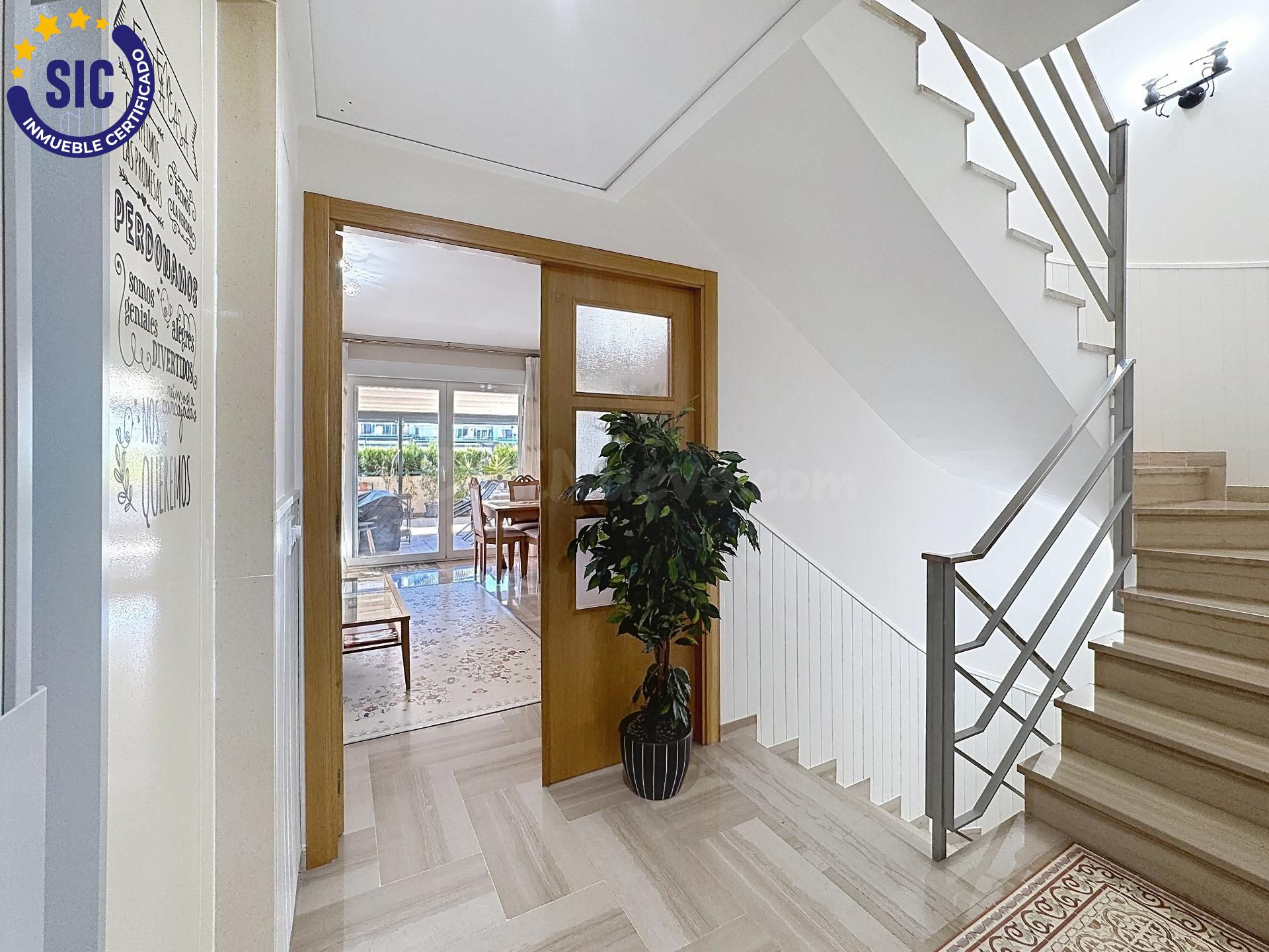 Exclusivo Chalet Adosado con Domótica, Ascensor y Piscina en - foto 4