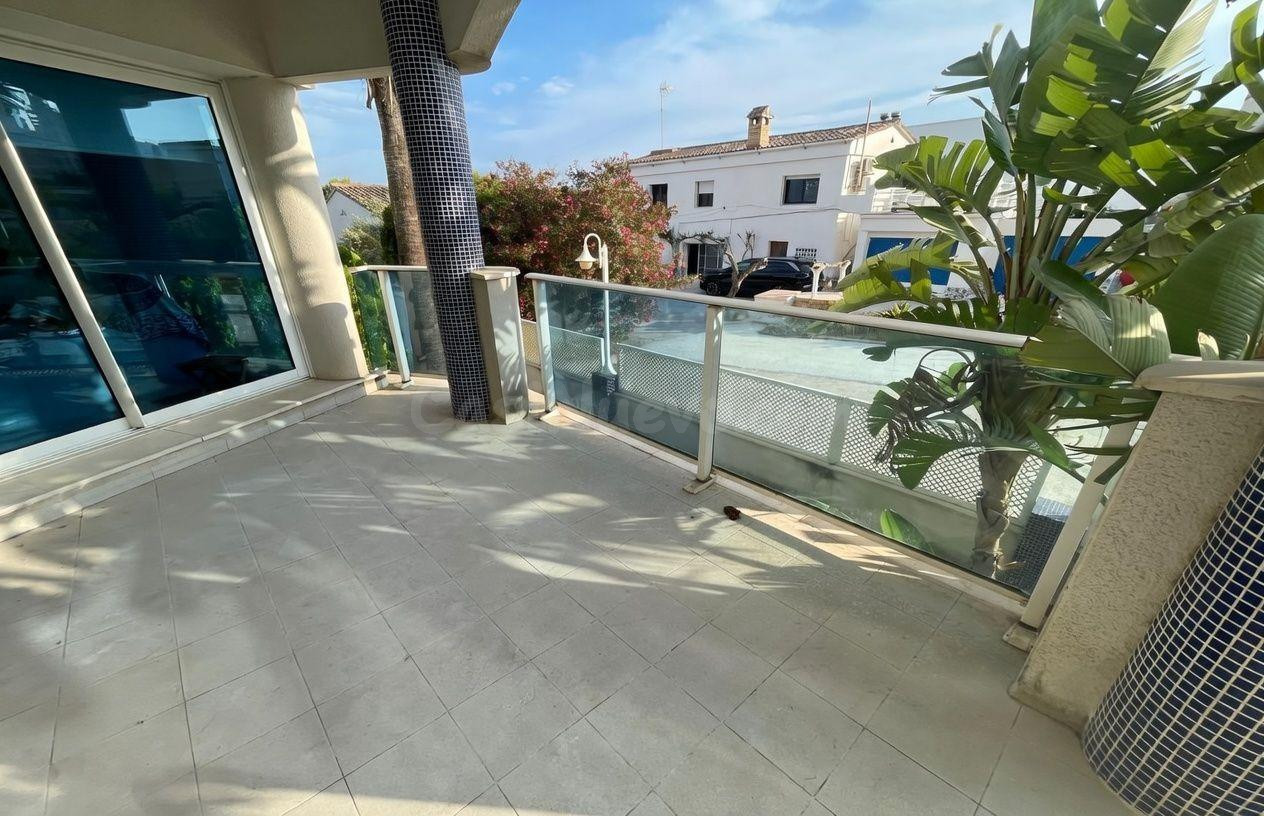 PLANTA BAJA EN PRIMERISIMA LINEA DE MAR, DE ENSUEÑO....... - foto 5