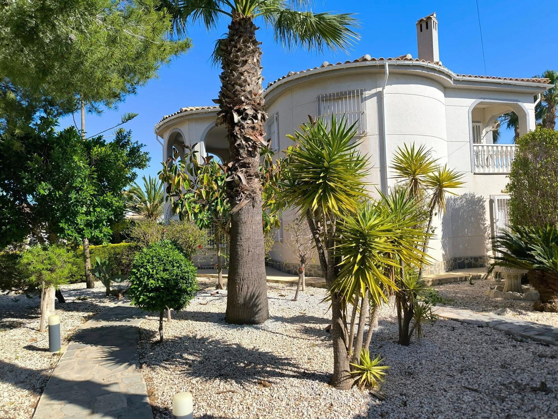 MAGNIFICA VILLA, IDEAL PARA FAMILIAS CON PISCINA PROPIA, VEN - foto 2
