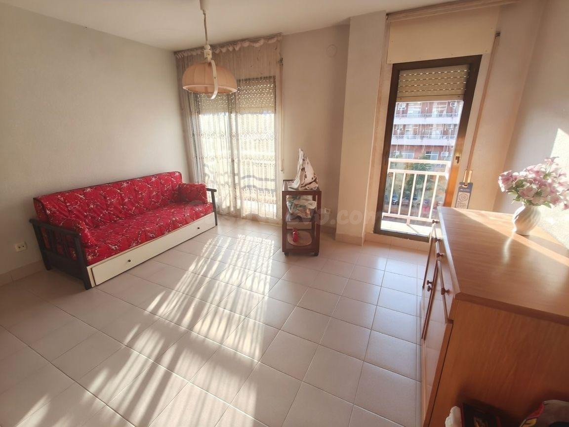 Apartamento de 57 m2 muy cerca del centro y de las playas. - foto 2
