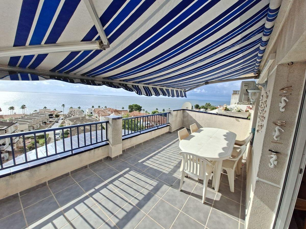 ÁTICO EN PRIMERA LÍNEA DE MAR CON TERRAZA ESPECTACULAR.