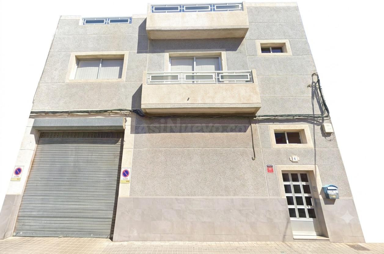 CASA TERRERA CON GRAN GARAJE Y AZOTEA EN OJOS DE GARZA – TELDE