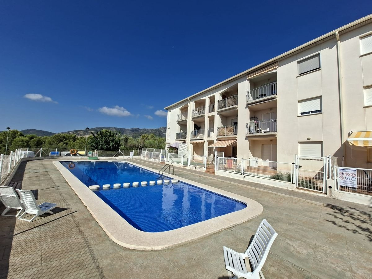 Planta baja con terraza y piscina comunitaria. - foto 2