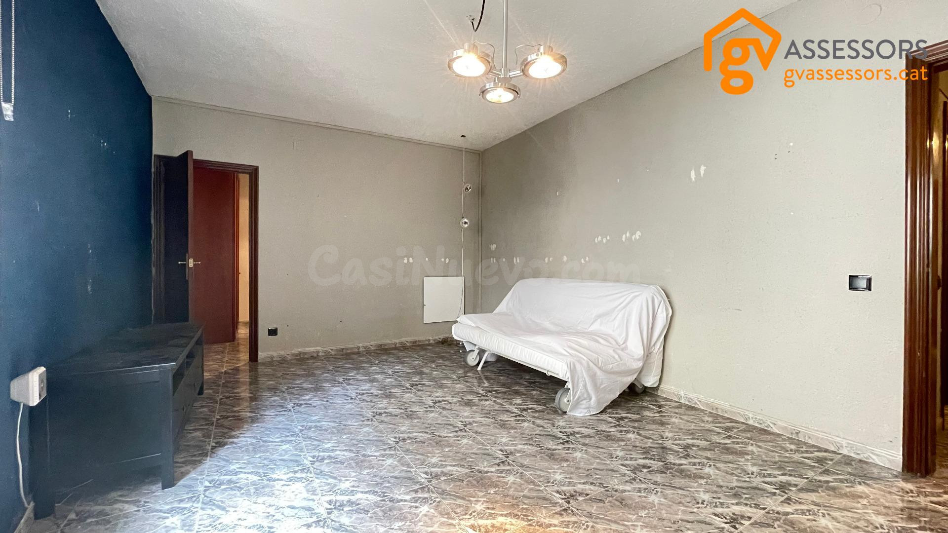 2 habitaciones, AMPLIO COMEDOR Y ASCENSOR - foto 2