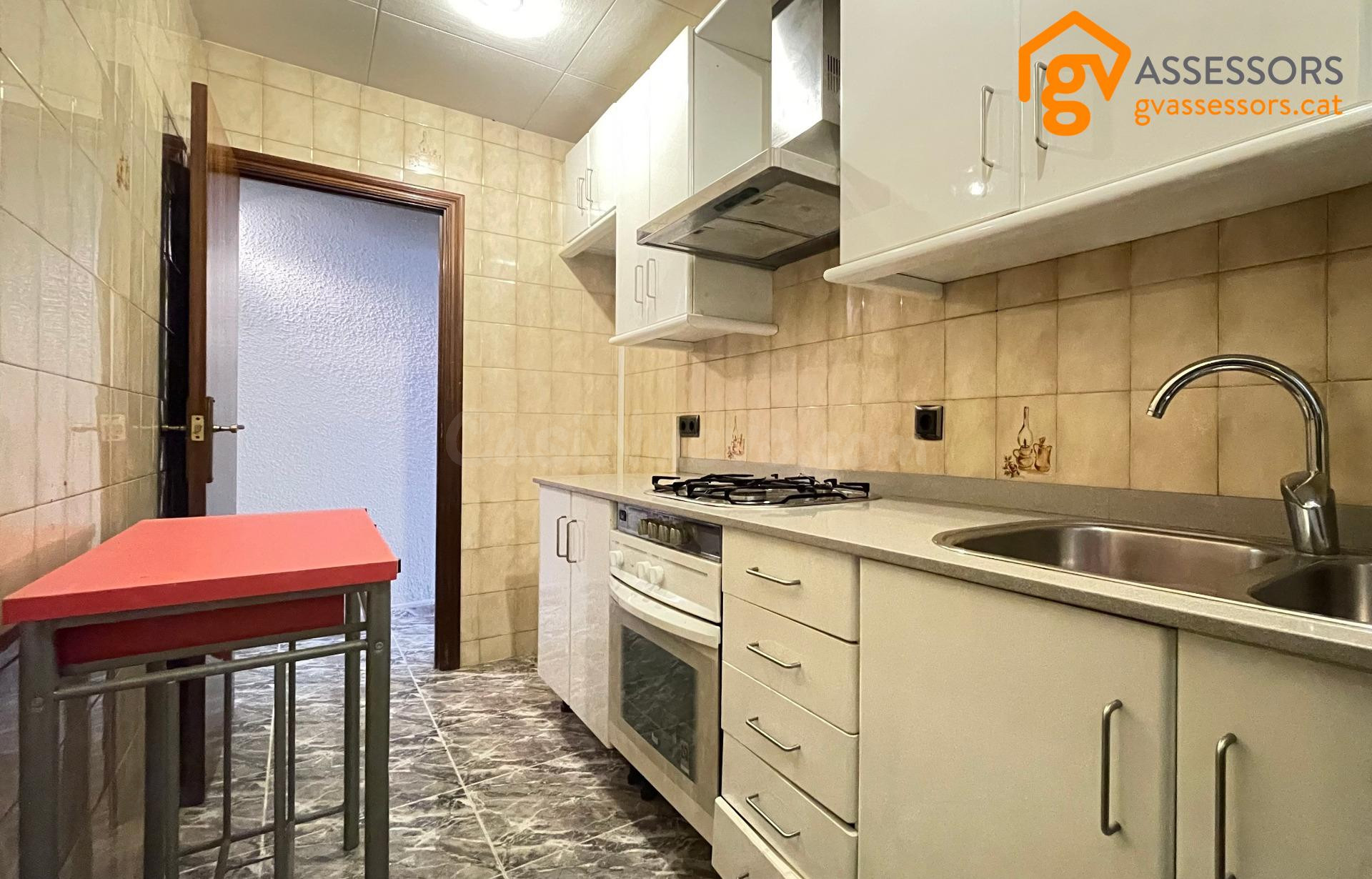 2 habitaciones, AMPLIO COMEDOR Y ASCENSOR - foto 4