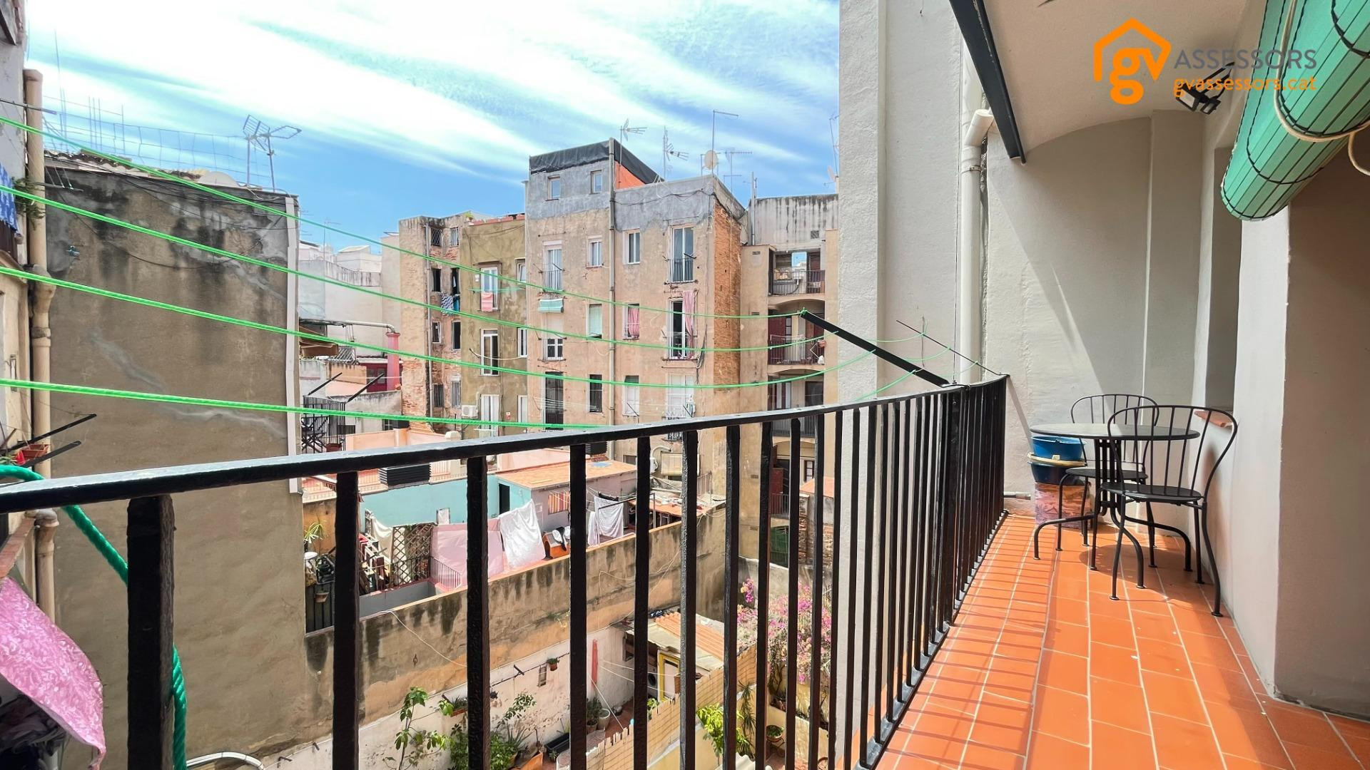 64 m2, 2 hab, balcon