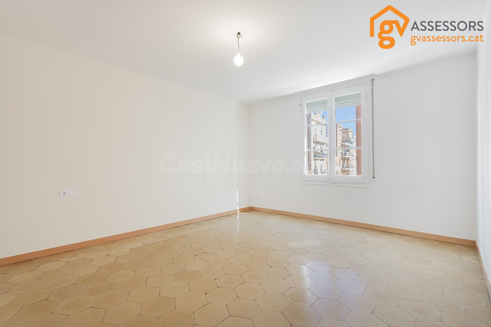 EXCLUSIVO PISO DE 133M2 CON 5 habitaciones.