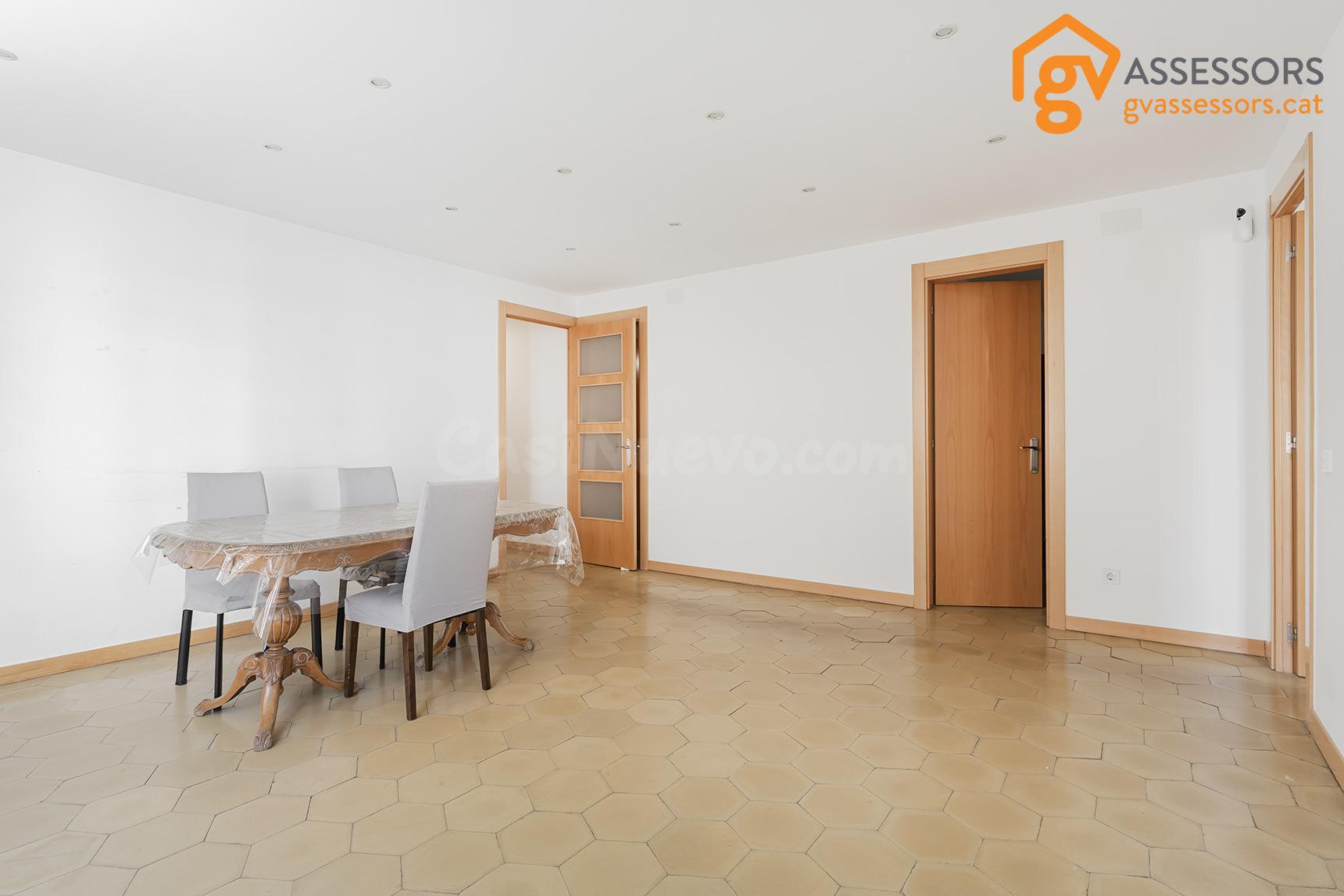 EXCLUSIVO PISO DE 133M2 CON 5 habitaciones. - foto 2