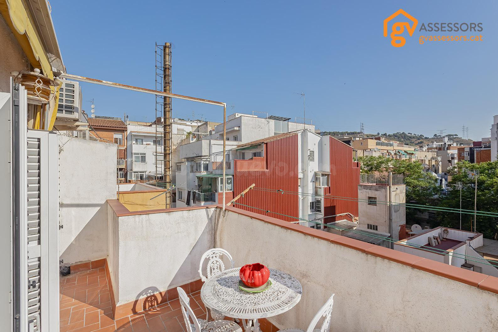 ÁTICO CON 2 habitaciones Y TERRAZA