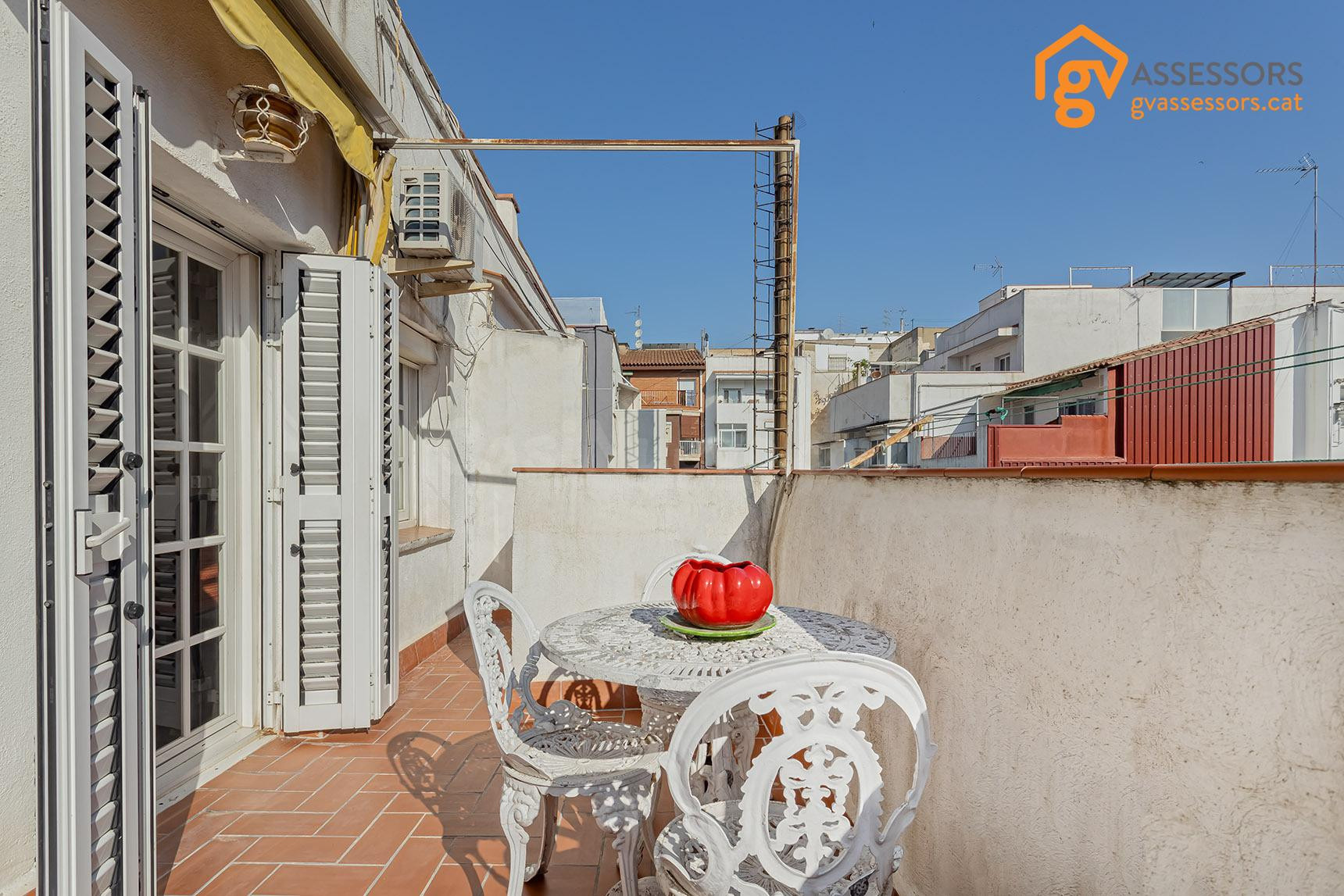 ÁTICO CON 2 habitaciones Y TERRAZA - foto 2