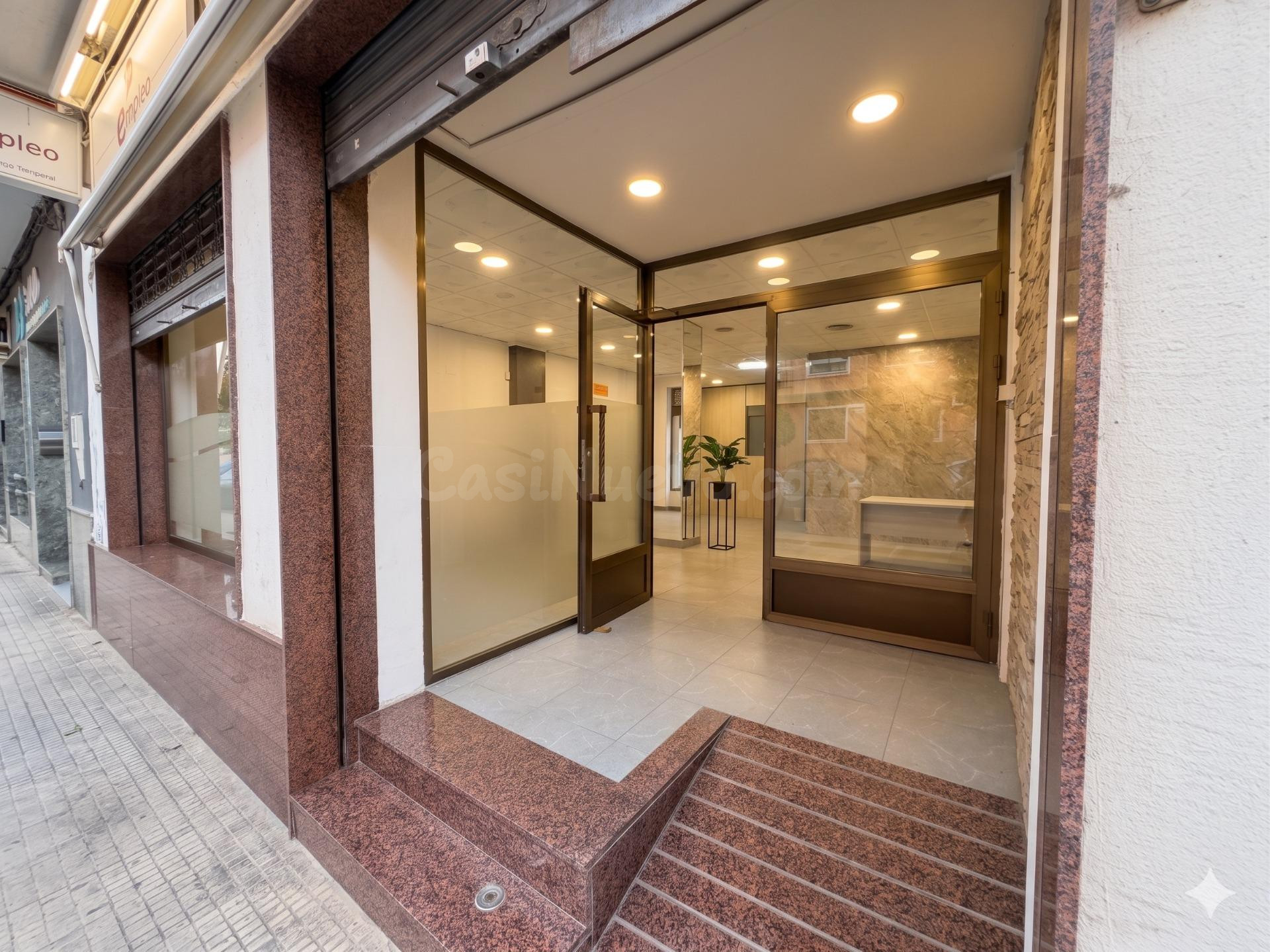 Espectacular Local de 100m2 en Av. José Vidal Canet: El Cuar