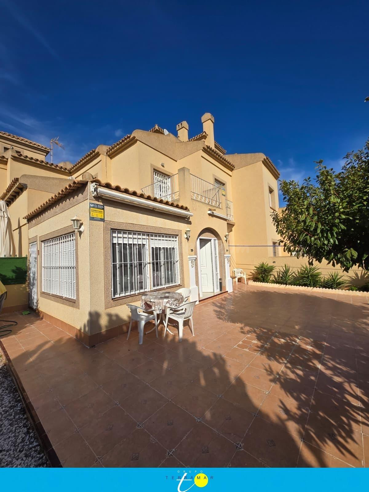 CHALET ADOSADO CON GRAN PARCELA, IDEAL PARA FAMILIAS Y RESID - foto 4