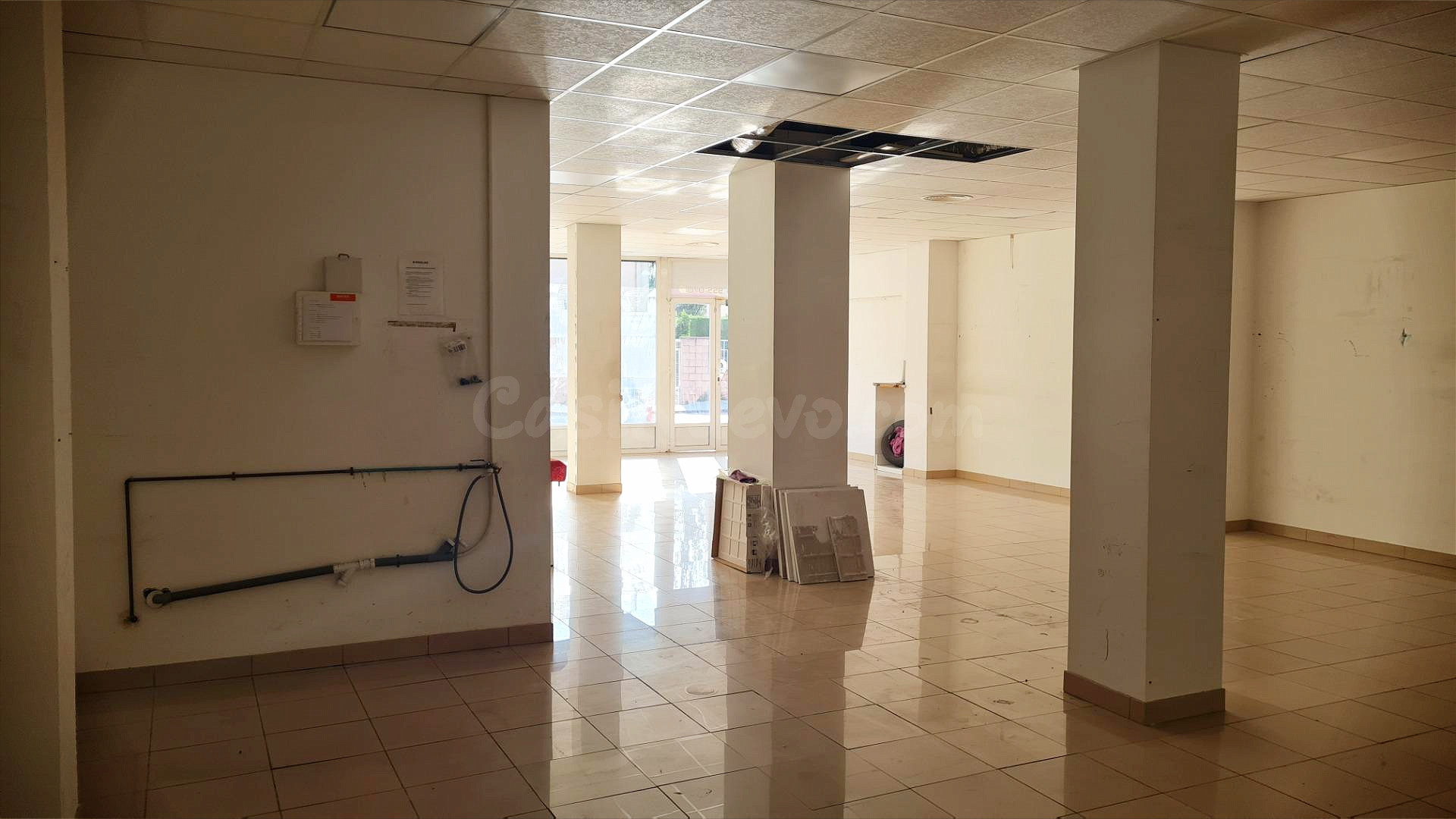 ¡Impulsa tu negocio en esta avenida comercial! Local comerci - foto 5