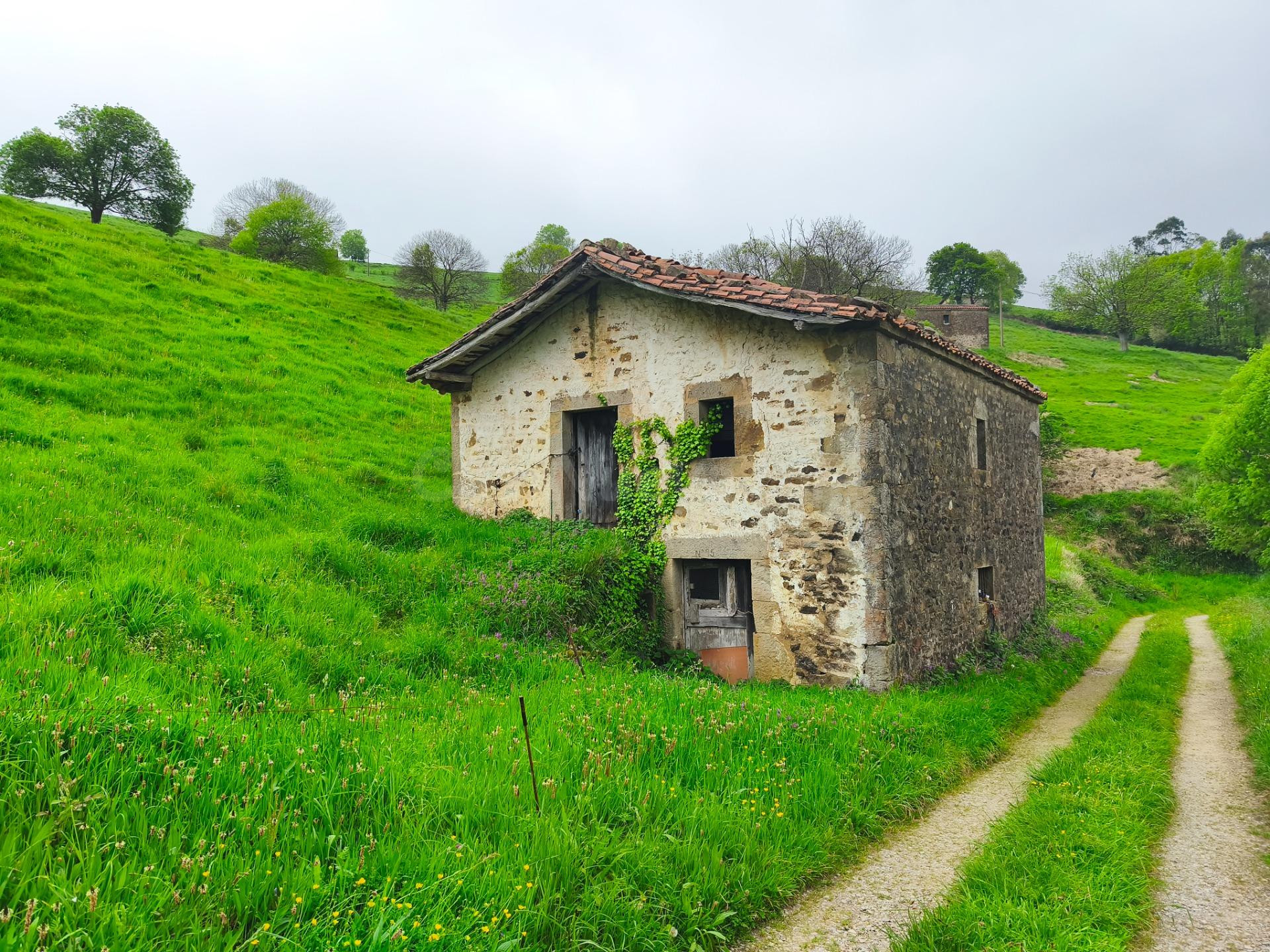 CABAÑA EN ABIONZO- LLERANA CON TERRENO DE 13270M
