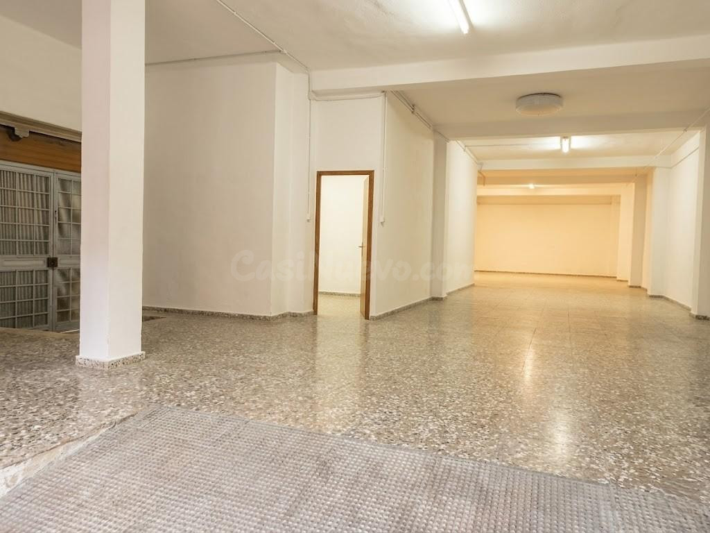 ¡Oportunidad Única en Carcaixent! Gran Local Esquinero Doble - foto 4