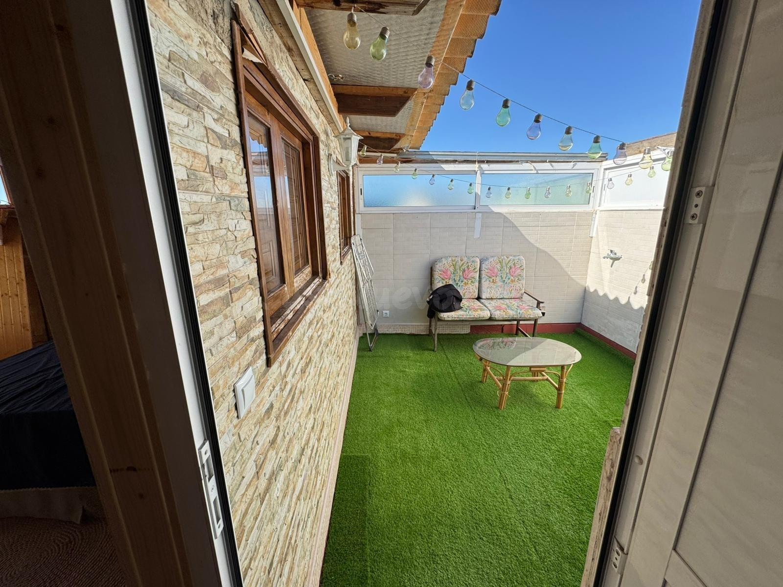 MAGNIFICO Y COQUETO BUNGALOW EN PLANTA ALTA CON PISCINA COMU - foto 2