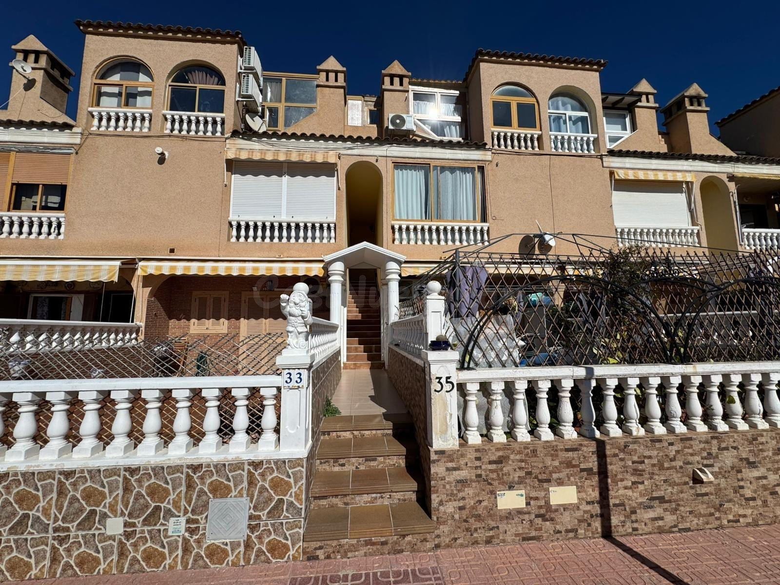 MAGNIFICO Y COQUETO BUNGALOW EN PLANTA ALTA CON PISCINA COMU - foto 3