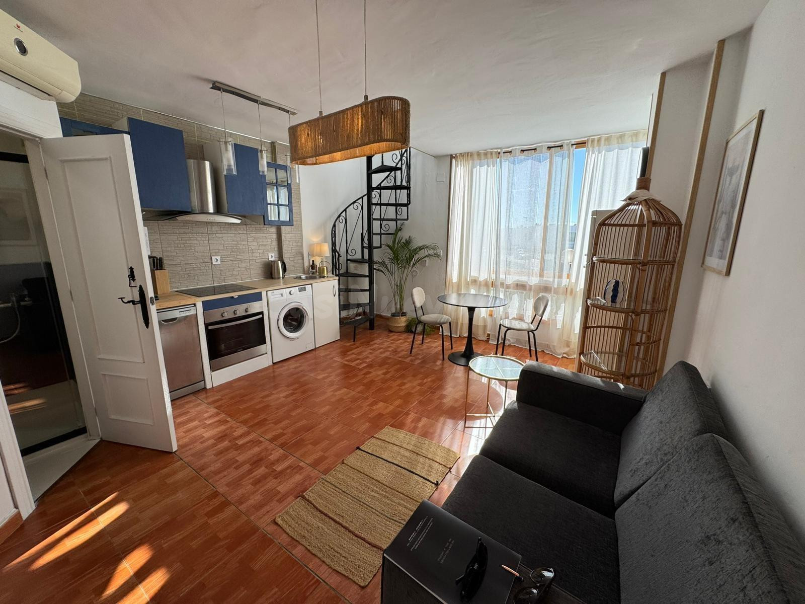 MAGNIFICO Y COQUETO BUNGALOW EN PLANTA ALTA CON PISCINA COMU - foto 4