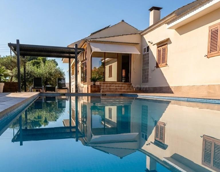 VIVIENDA DE LUJO EXCLUSIVA EN URBANIZACIÓN SAN BLAS (CARCAIX