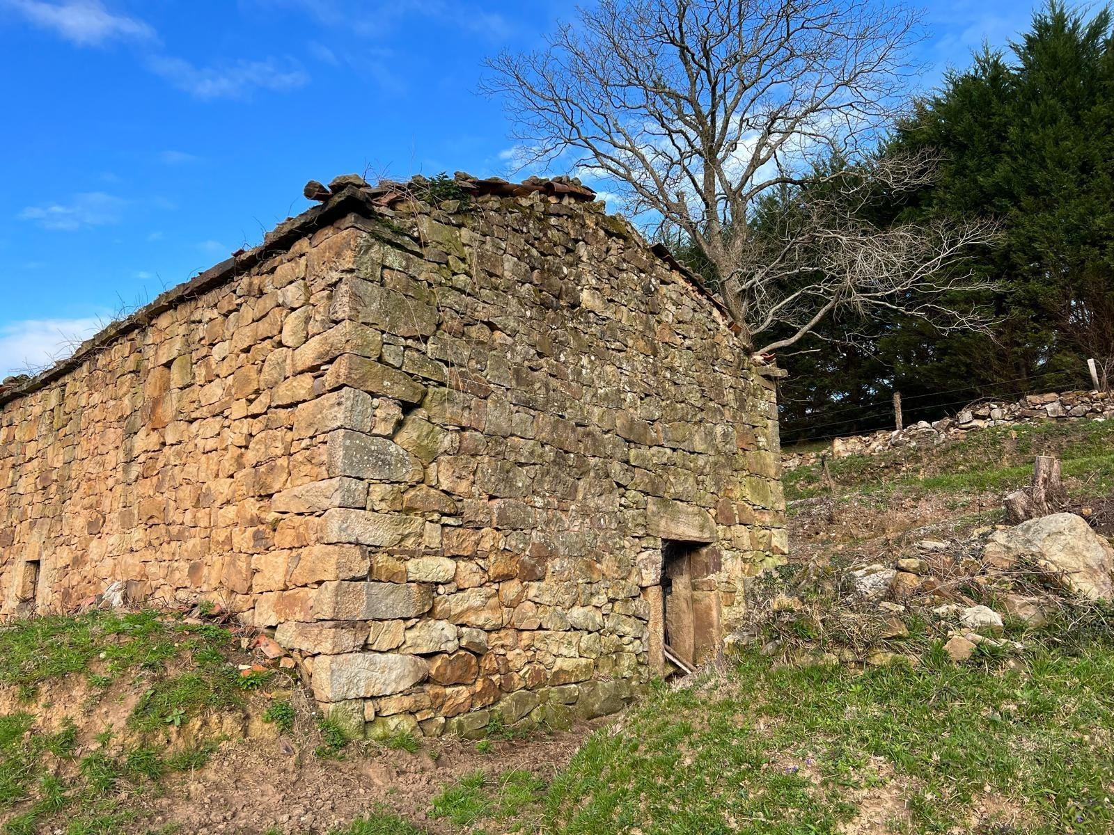 Cabaña para reconstruir en Llerana de Saro - foto 2