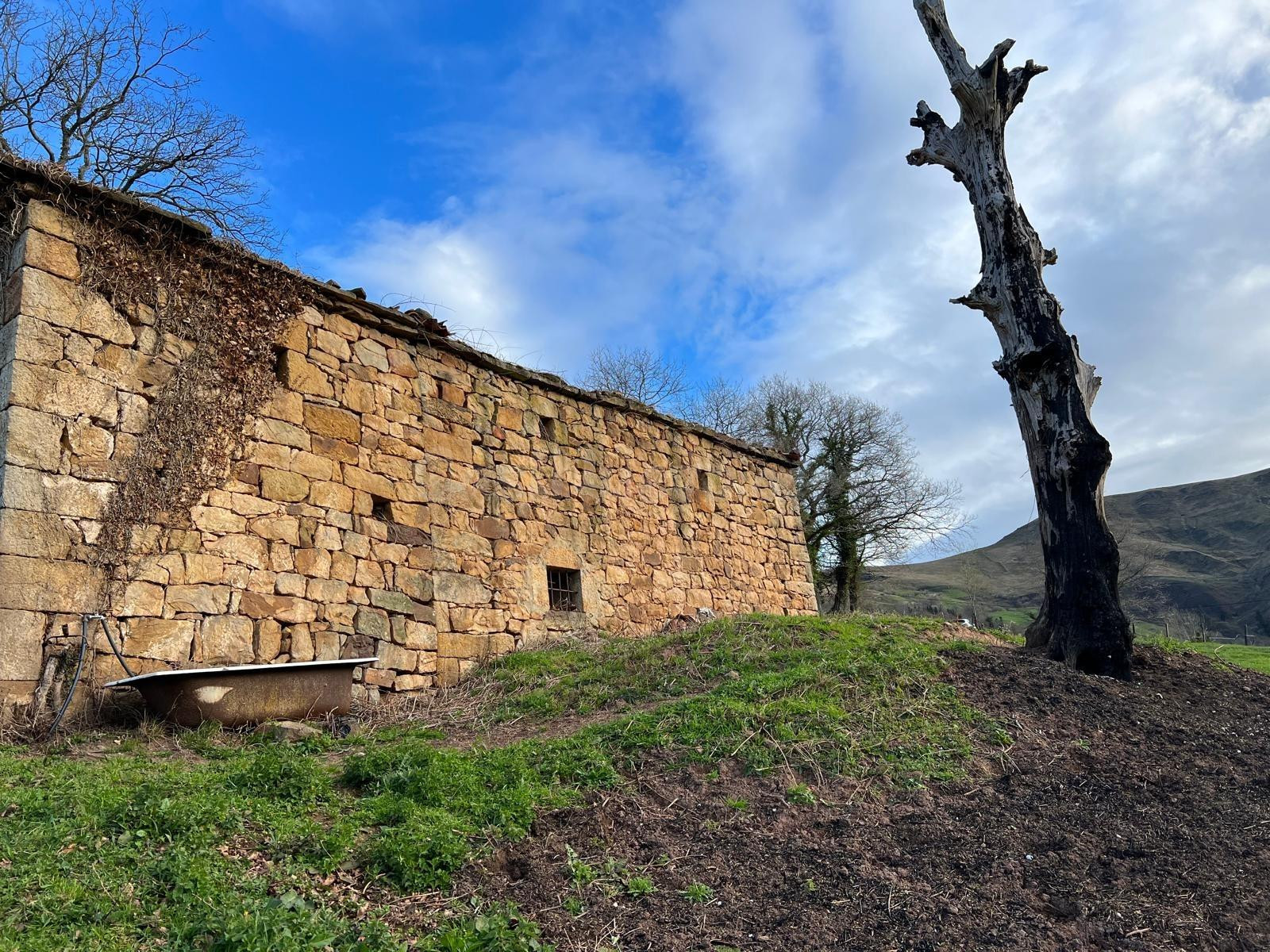 Cabaña para reconstruir en Llerana de Saro - foto 3