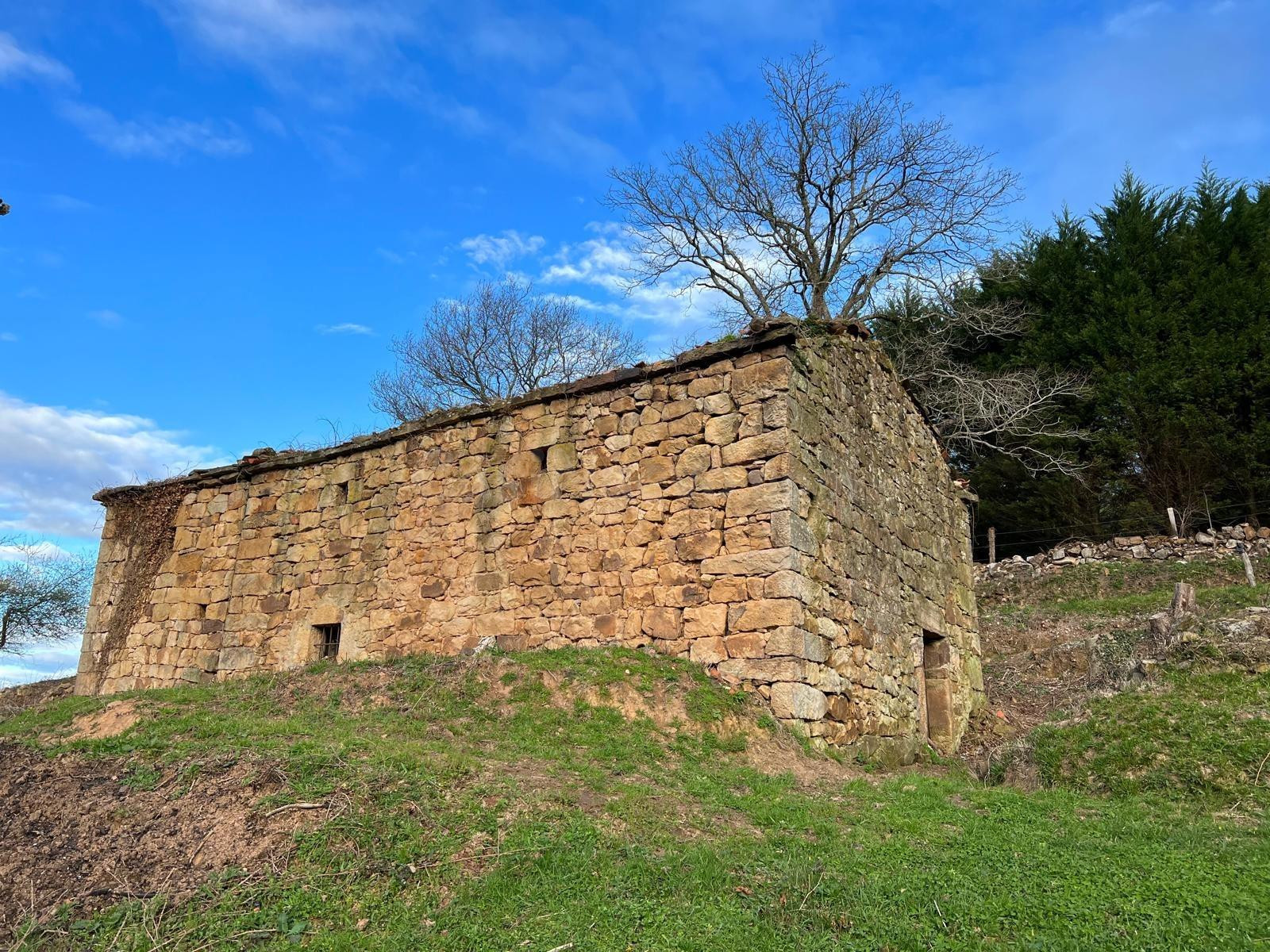 Cabaña para reconstruir en Llerana de Saro - foto 4