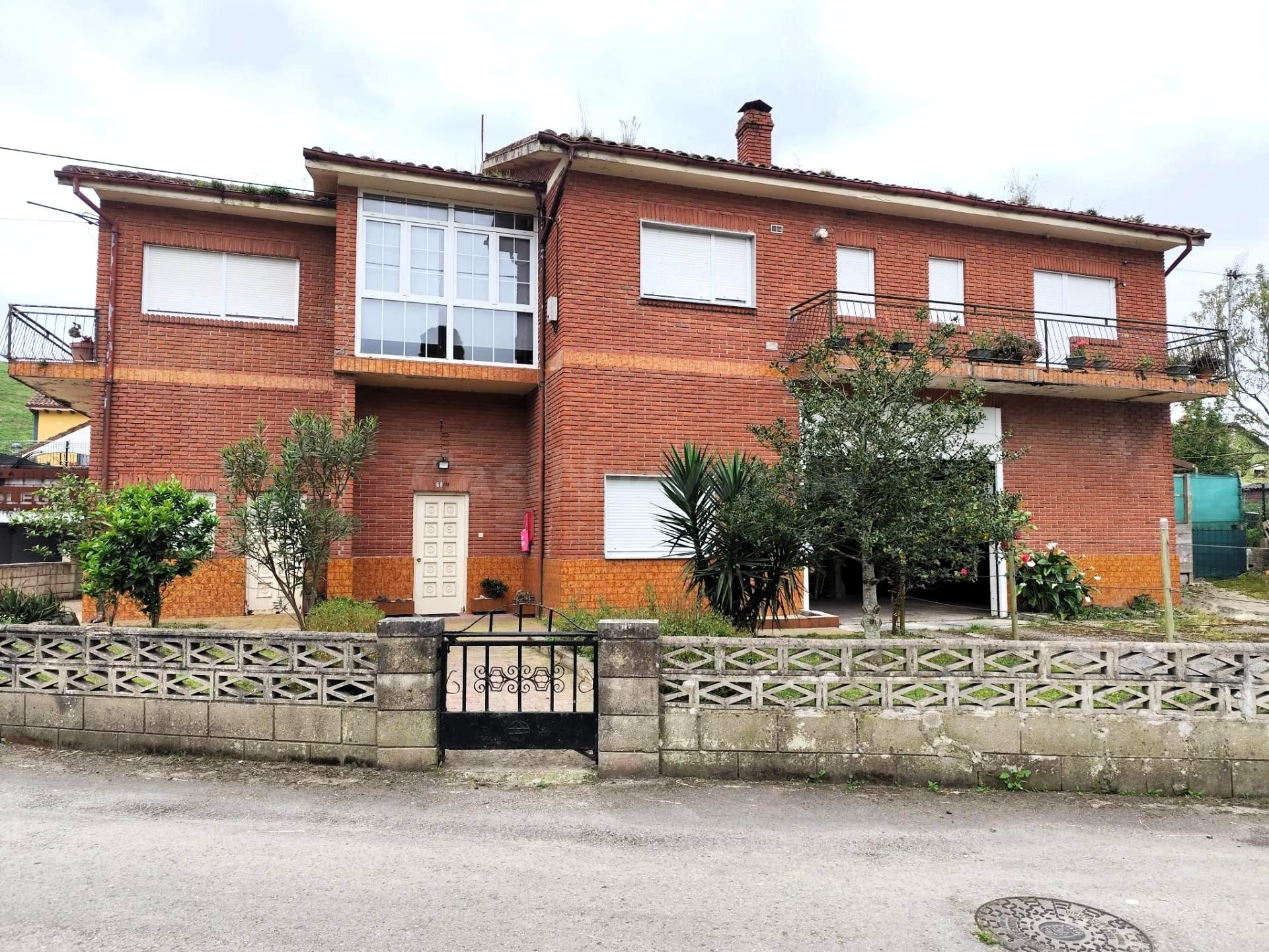 Casa independiente con jardín en Castañeda