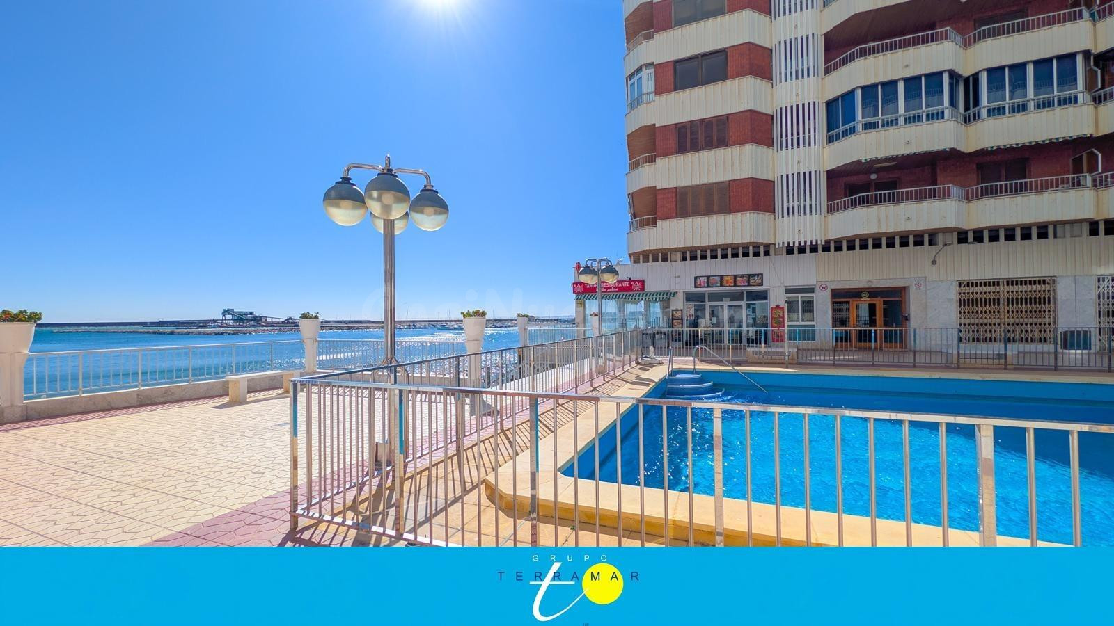 FANTASTICO APARTAMENTO EN PRIMERA LINEA DE PLAYA, TOTALMENTE