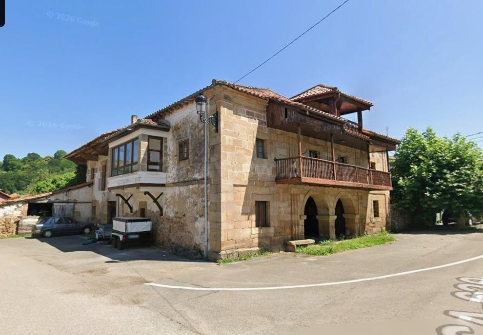 Casona de piedra en Saro