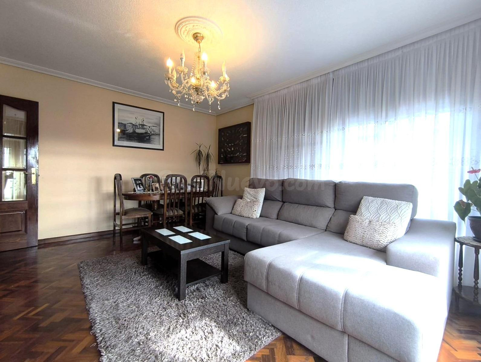 Amplio piso de tres habitaciones en La Penilla de Cayon - foto 4